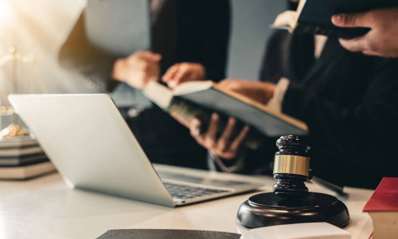 Acasă 11 business attorney